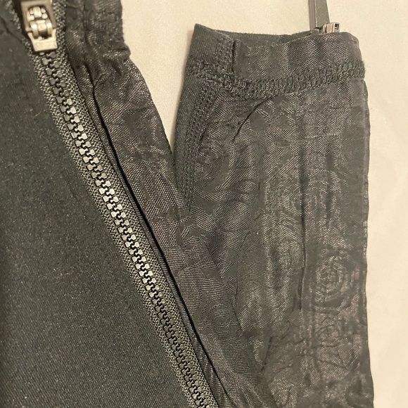 Fabletics- XXS Black Leggings - With Zippers at bottoms - Picture 4 of 5